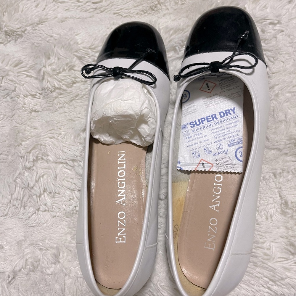 Timeless style beautiful flats Enzo Angolini.